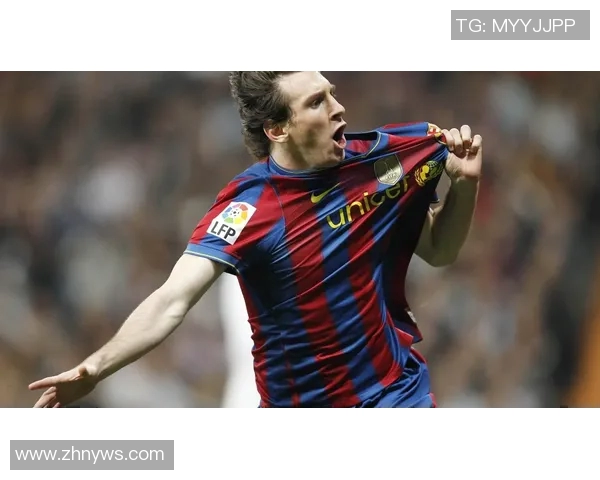 足球明星染玫红色引发热议时尚与运动的完美结合展现个性魅力